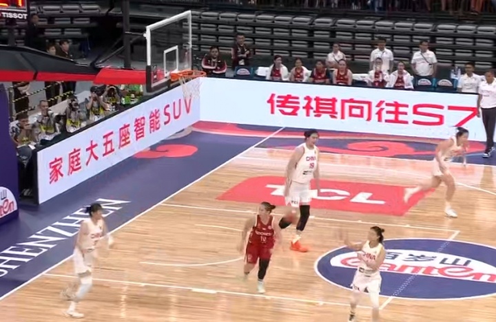 😀张子宇vs印尼球员：这是大人打小孩！不对 我自己就是小孩儿
