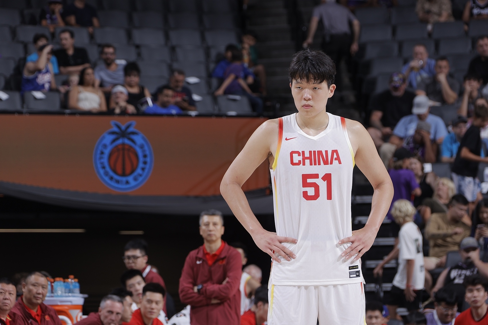 开云体育官网-等你！杨瀚森转发：永不言败 奋勇向前 中国男篮 一起加油！